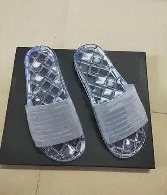 

Clear Jelly 2020 Pvc Mules Sandals Womens Luxury Designer Shoes Transparent 19s Glossy Pool Mules Slides Lady Rubber Slip Sand