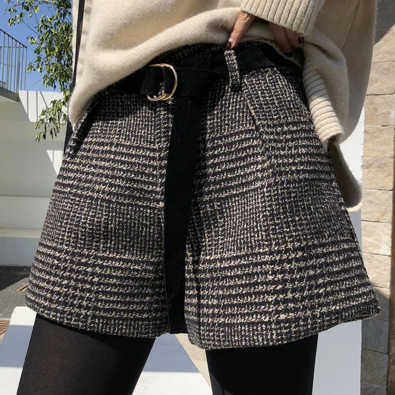 New Autumn Winter Wool High Waisted Shorts for Women Korean Plaid Wide Leg Shorts Femme Casual Loose Boots Womens Shorts