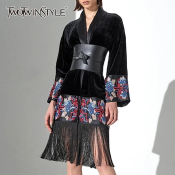 

TWOTWINSTYLE Vintage Patchwork Embroidery Women's Coats V Neck Long Sleeve Tassel Lace Up Female Coat Autumn Fashion New 2020
