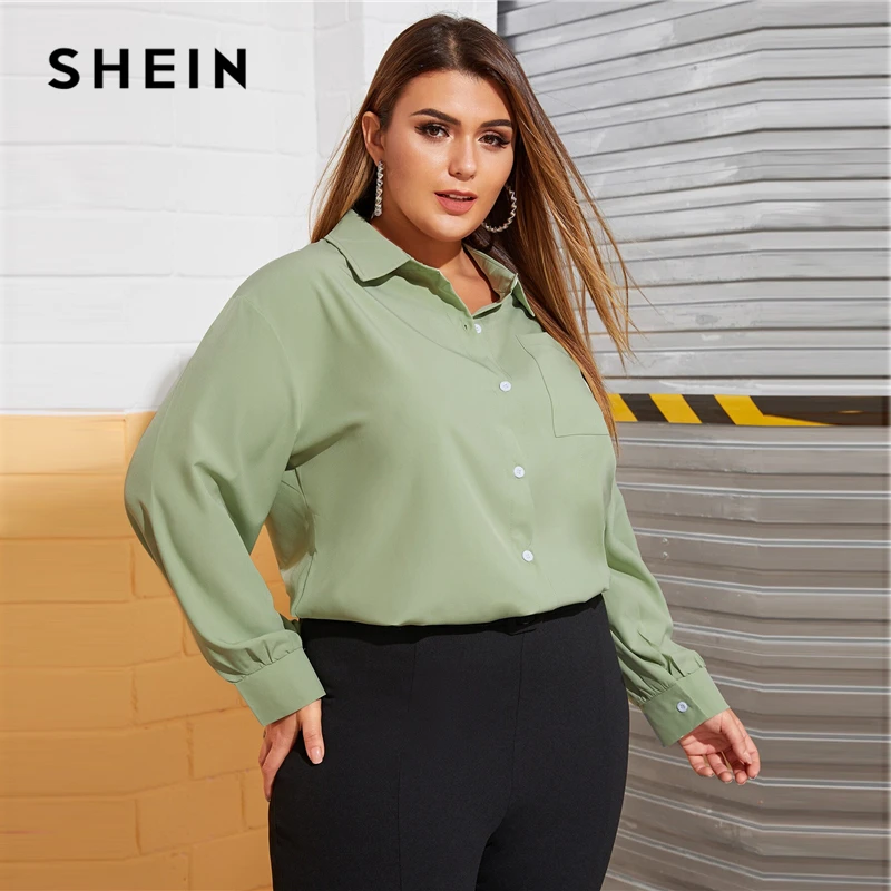 SHEIN плюс Размеры зеленый с передним карманом: Однотонная рубашка, блуза Для женщин Демисезонный отложной воротник длинный рукав Повседневное плюс Топ Блузки