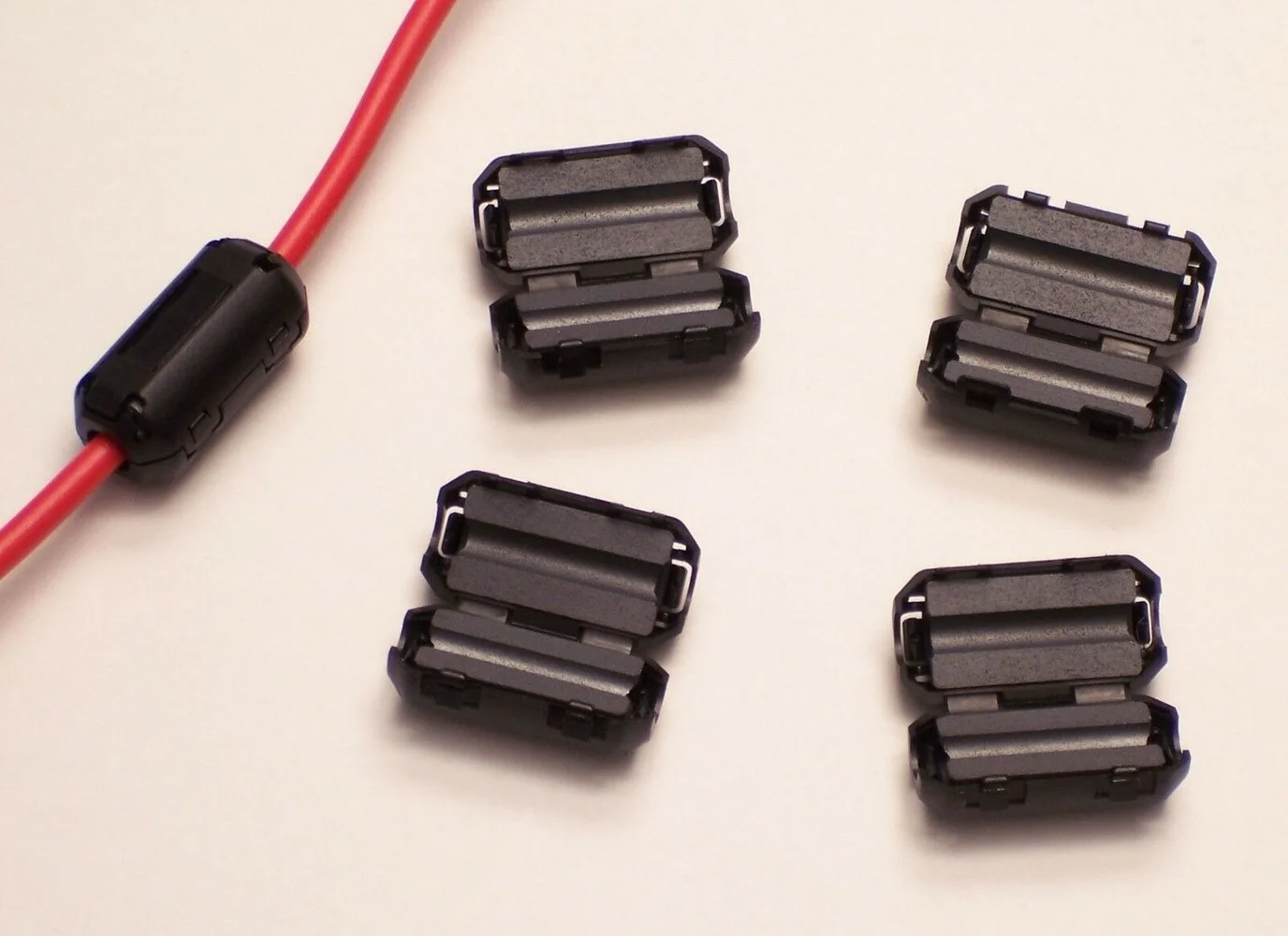 

5 New 3mm Clip-on Ferrite Ring Core Noise Suppressor EMI RFI Clip Cable