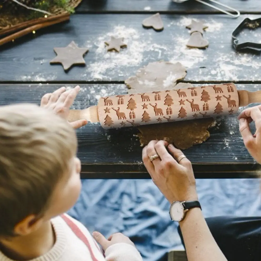 Wooden Christmas Deer And Gift Embossed Rolling Pin Kitchen Baking Utensils Christmas Day Party Decorations
