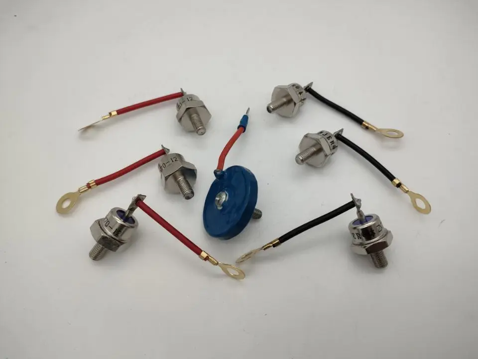 RSK5001 выпрямительный диод stamford RSK5001(6 диодов + 1 выпрямитель) |