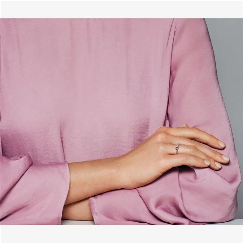 198898C00_ABC123_MODEL_ECOM_RGB