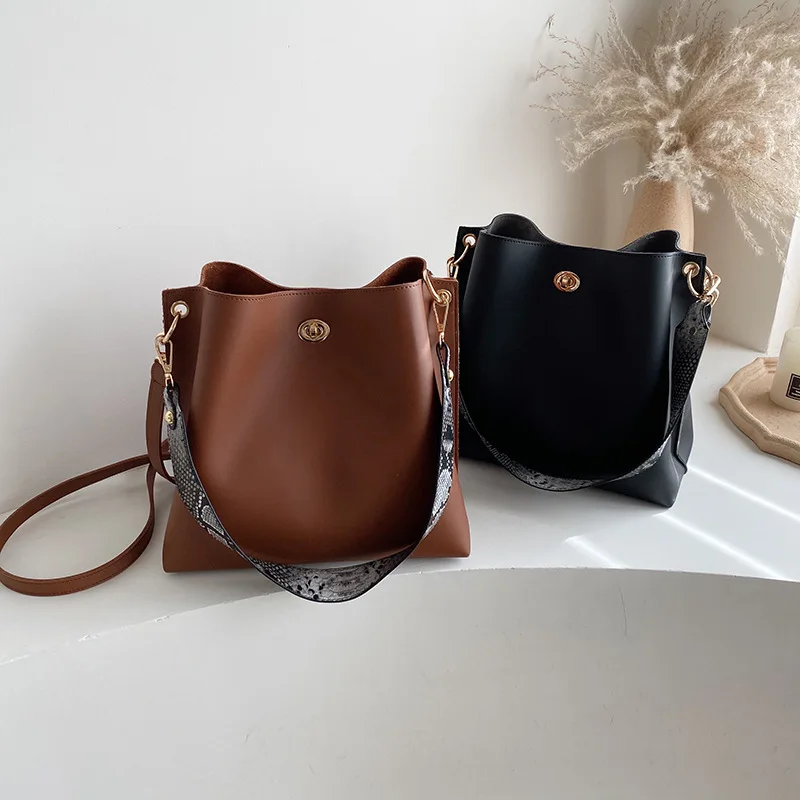 

2019 Winter New Style WOMEN'S Bag Large Capacity Shoulder Bucket Bag Pleated Design Snakeskin Print Short Shoulder Girdle Single