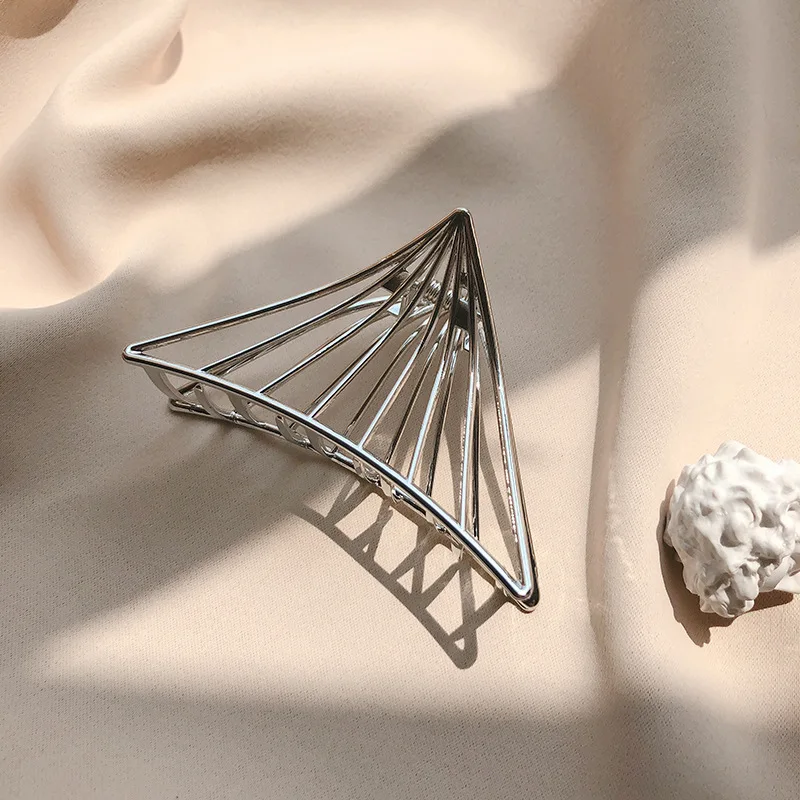 Vintage Geometric Triangle Metal Hair Claws For Women Classic Big Hair Clip Fashion Hair Hair Pin Hair Accessories Head Wear - Цвет: 704 Deep Silver