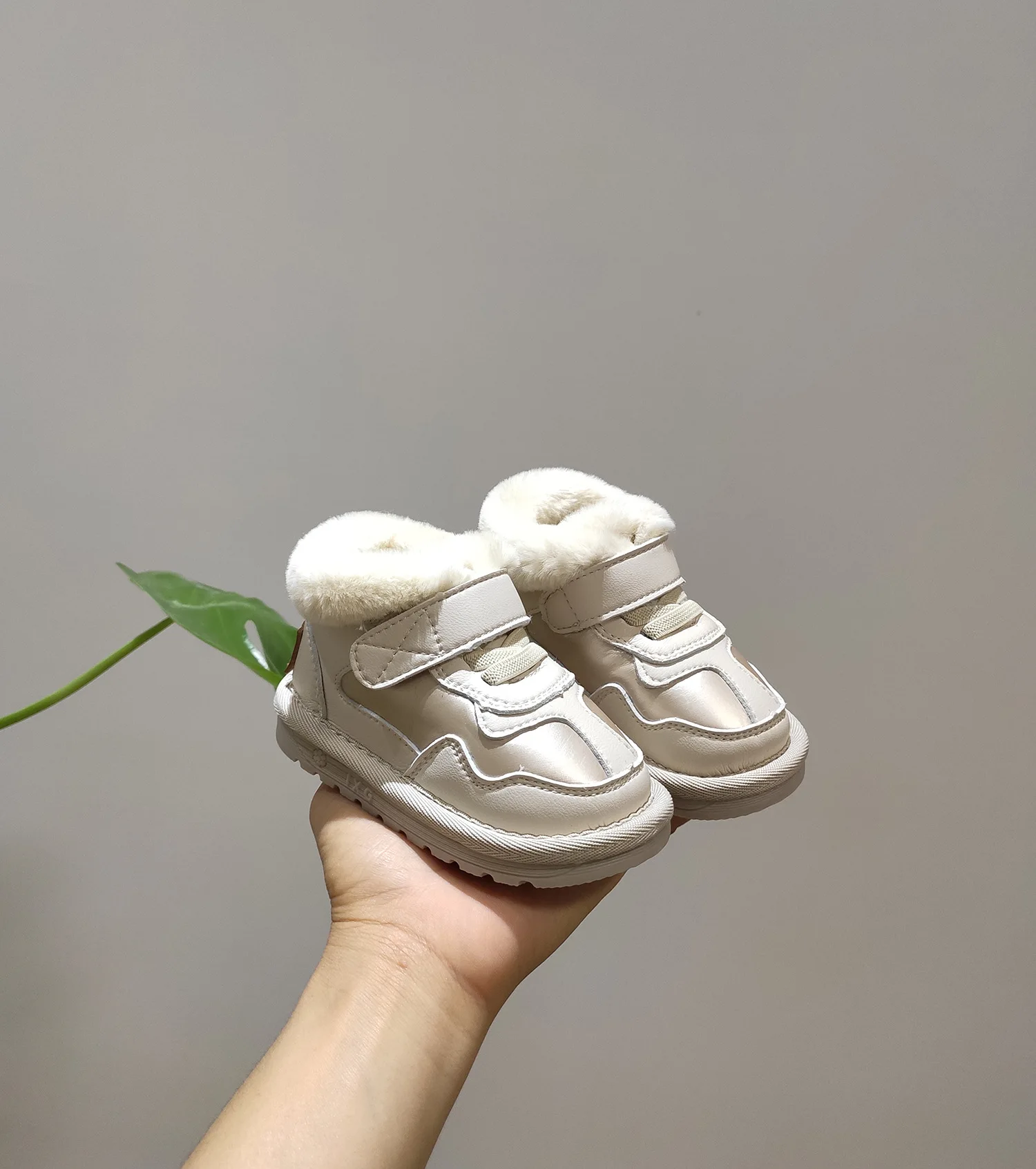 Новинка года; зимняя От 1 до 3 лет обувь для малышей с мягкой подошвой; Детские хлопковые ботинки; зимние ботинки с волшебными наклейками для девочек