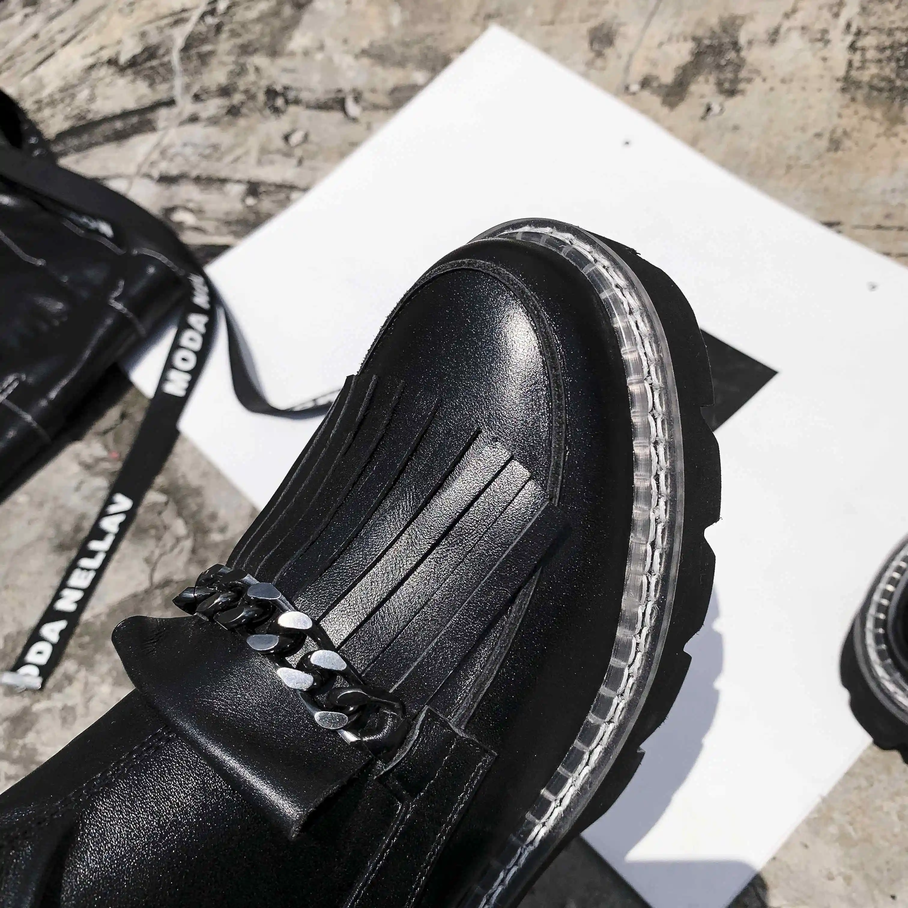 black soft Krazing pot/натуральная кожа на шнуровке мотоциклетные ботинки с круглым носком на толстой подошве, с металлической цепочкой, украшение бахромой до середины икры сапоги l71 - Цвет: black soft