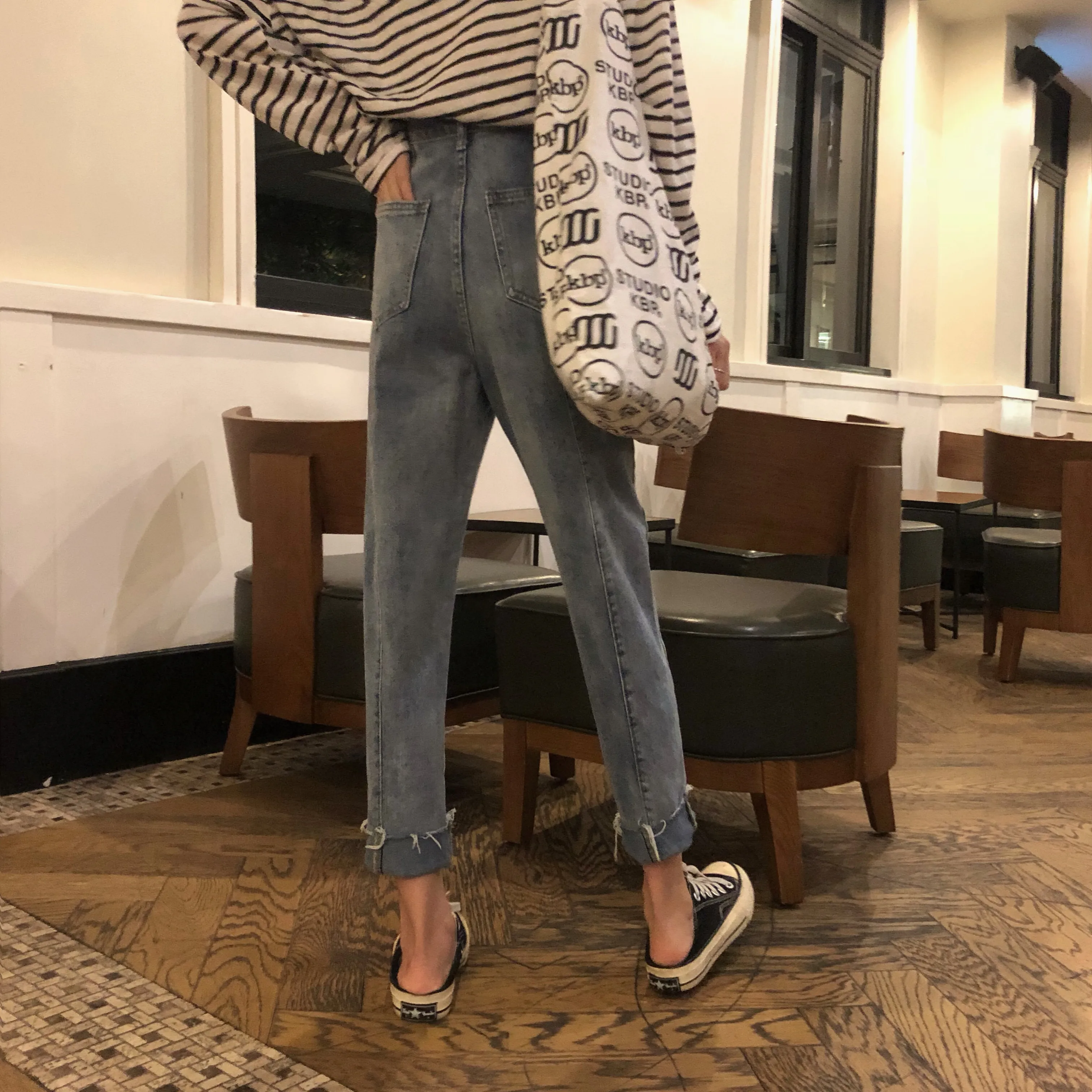 Slender high-waist jeans with personality and wide straightforward pants