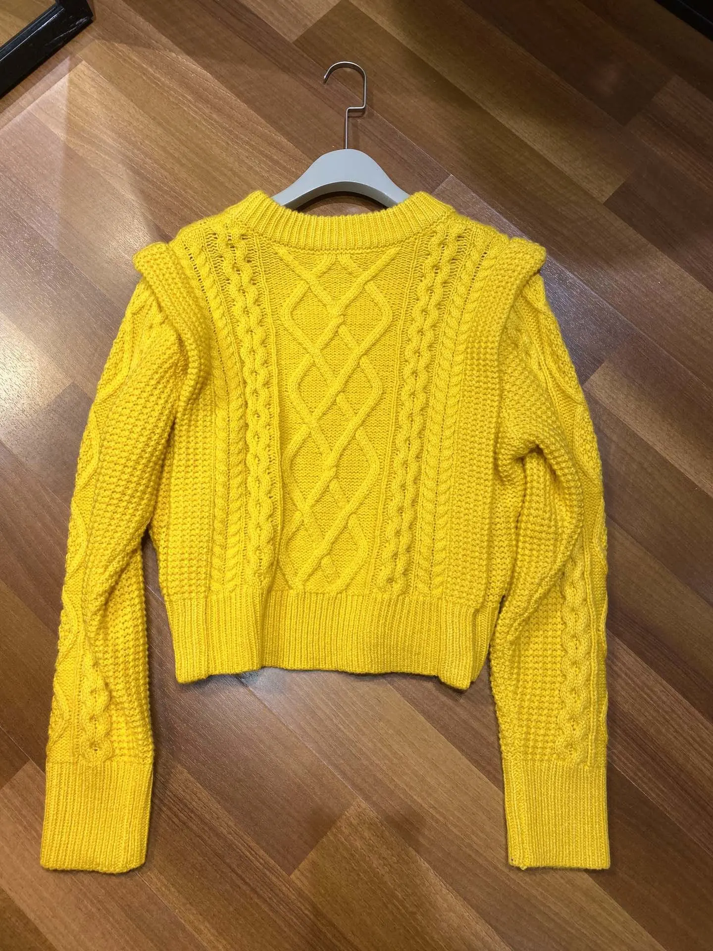 new ladies fashion long-sleeved sexy casual solid color twist sweater 1014