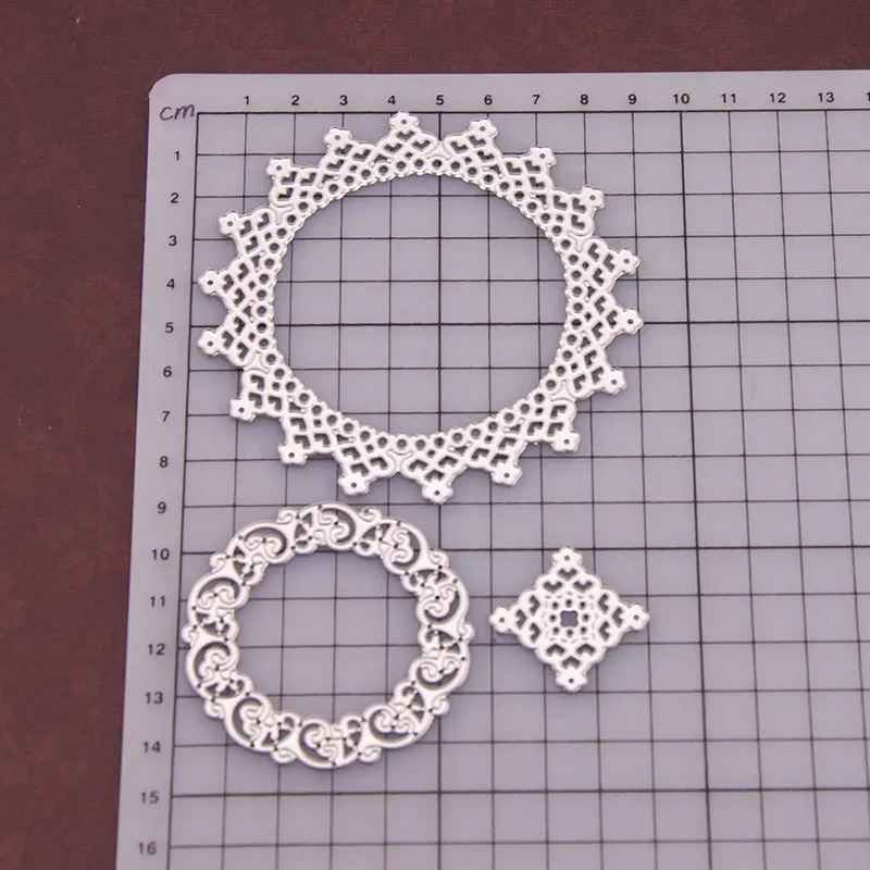 

3 Pieces Round Frame Background Circle Metal Cutting Die DIY Scrapbook Album Paper Card Decoration Embossing Template