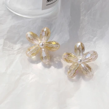 

Korean Fashion Temperament Flowers Stud Earrings Female Stereo New 2020 High quality glass Pearl stud earrings For Women Jewelry