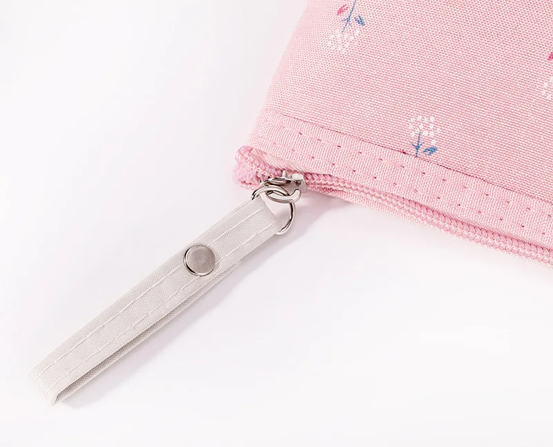 Leuke make-up tas met stippen van canvas voor op reis_voghion.com