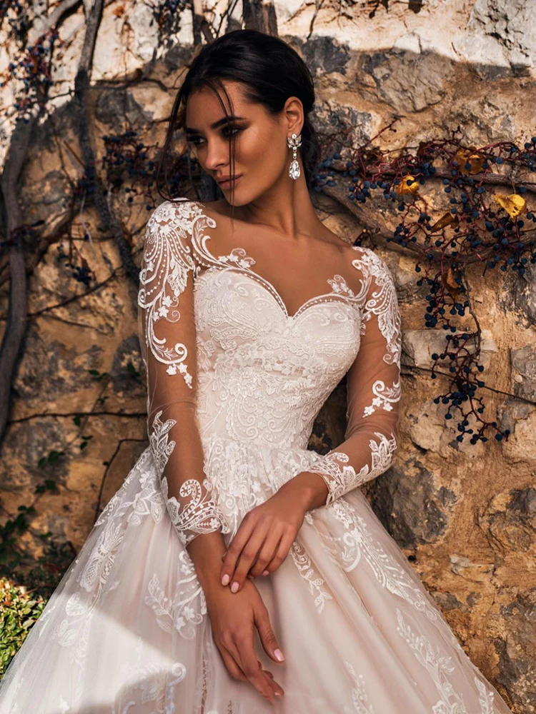 V-neck Simple Retro Long Sleeve Bridal Dresses White Lace 3D Flower Backless Fluffy Skirt Wedding Gown Tail
