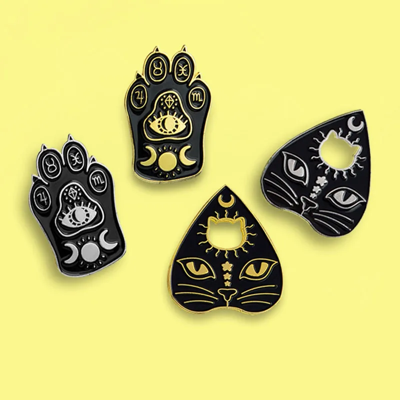 

Gothic Witchcat Cat Paw Brooch Black Magic Witch Paw Enamel Pin Footprints Moon Star Coat Lapel Pins Badges Gifts for Kids brosa