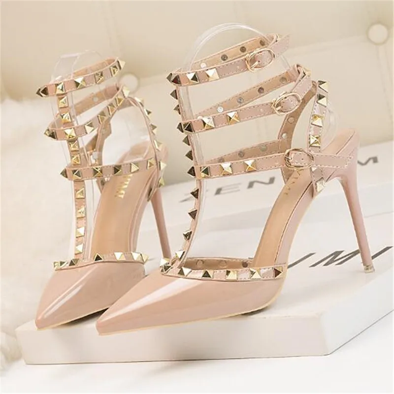 

Rivet High Heels Luxury Designer Women Shoes Ladies Pumps Sexy Spring Summer 2020 Fashion Sandals Office Dress White Black Shoes