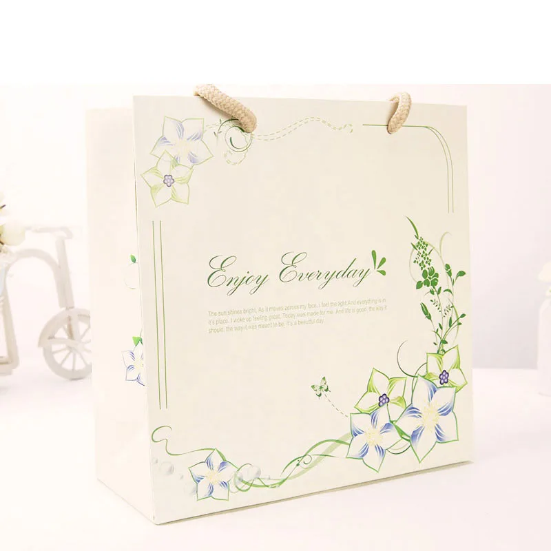 

10pcs/lot 20*20*8cm Green Flower Paper Handbag Wedding Birthday Candy Gift Bag Shopping Bag Party Favors and Gifts Bag