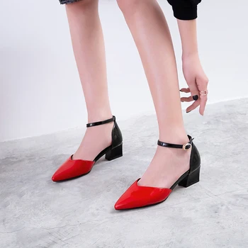

Spring and autumn new pointed pointed low-heeled patent leather hollow shoes