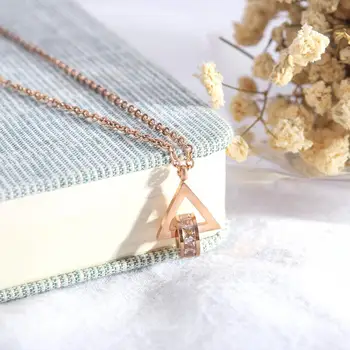 

Brand women necklace simple titanium steel short necklace rose gold clavicle chain triangular Sen chain Luxury fashion jewelry