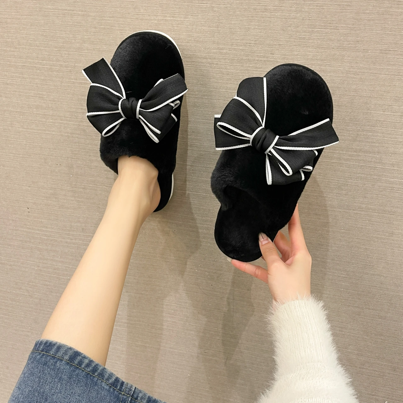 Розовые домашние тапочки женские серые мюли Черные с бантом Женская пушистая
