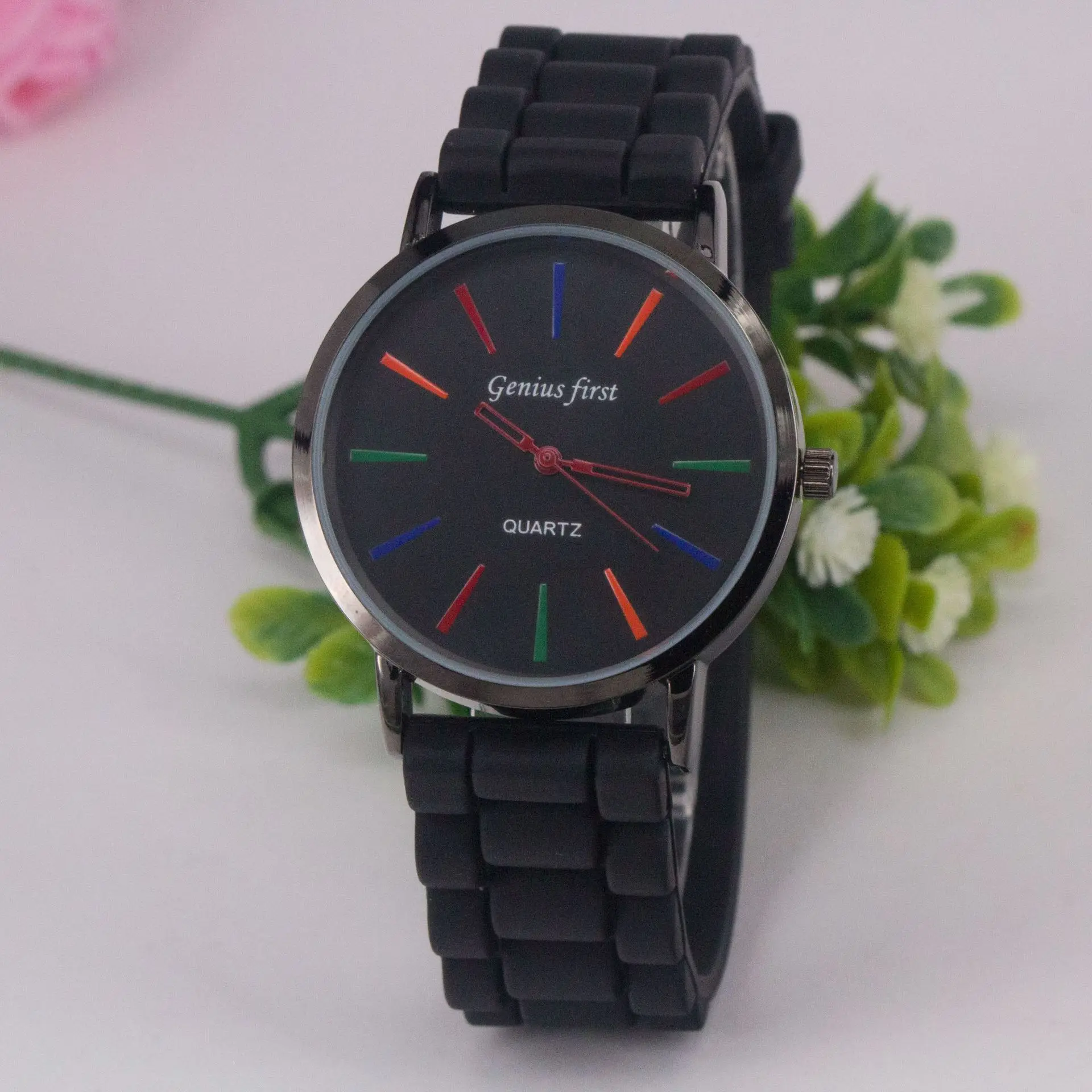 

Men Silicone Watch Circle MEN'S Watch Black And White with Pattern Gift Stock Quartz Watch
