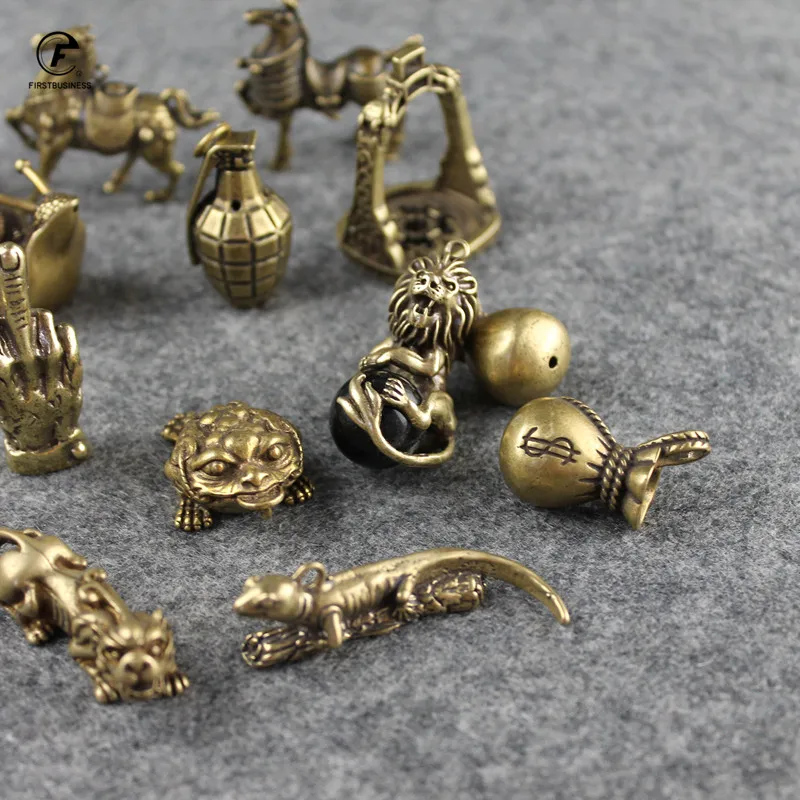 Ornament Crafts Miniature Ornament Copper Hand Statue Punk Style for Home Office Desk Decoration