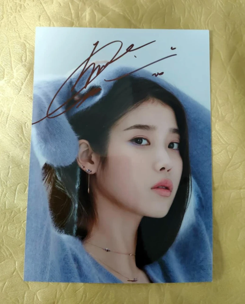 iu 李智恩签名7寸 (1)