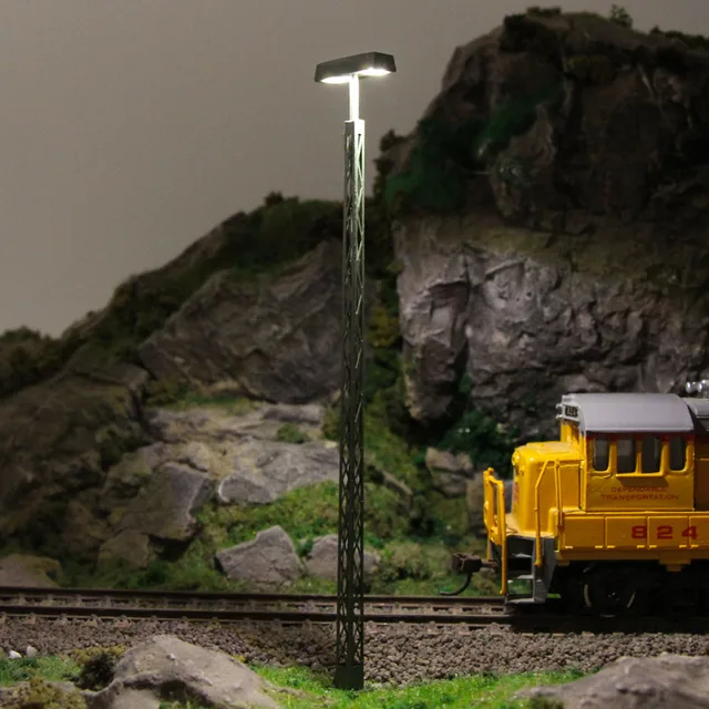 LQS56 Model Railway Layout 3pcs OO HO N Scale Lattice Mast Lamp Track Light Bright White Two-LEDs