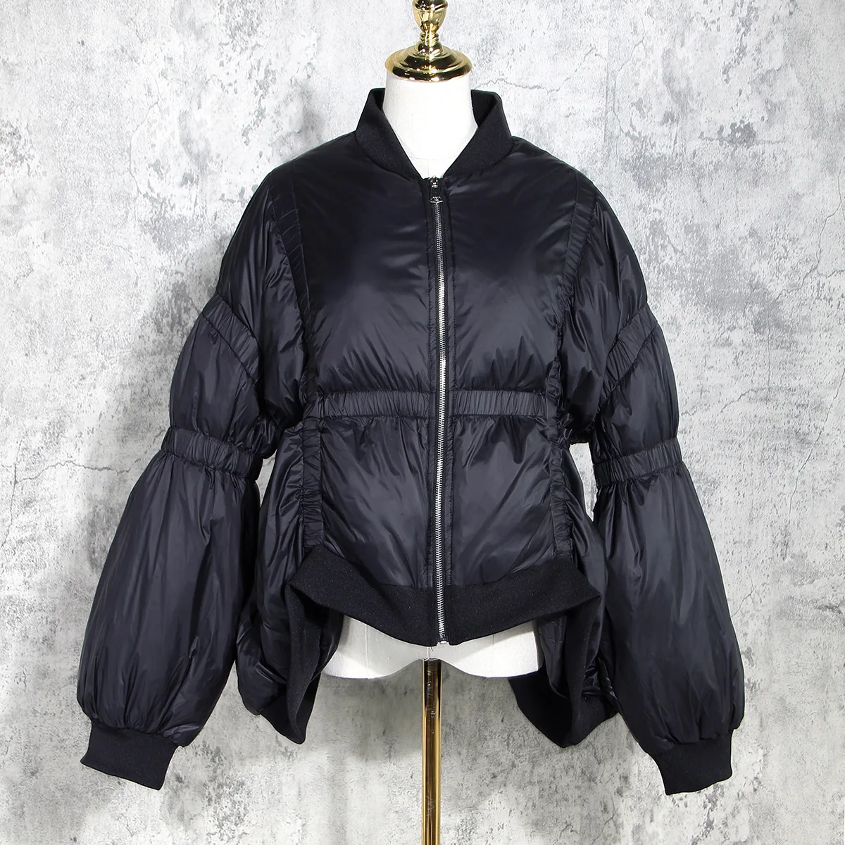 Down Jacket Women New Winter Retro Lantern Sleeve Fashionable Western Style White Duck Down Short Coat Was Thin Fold