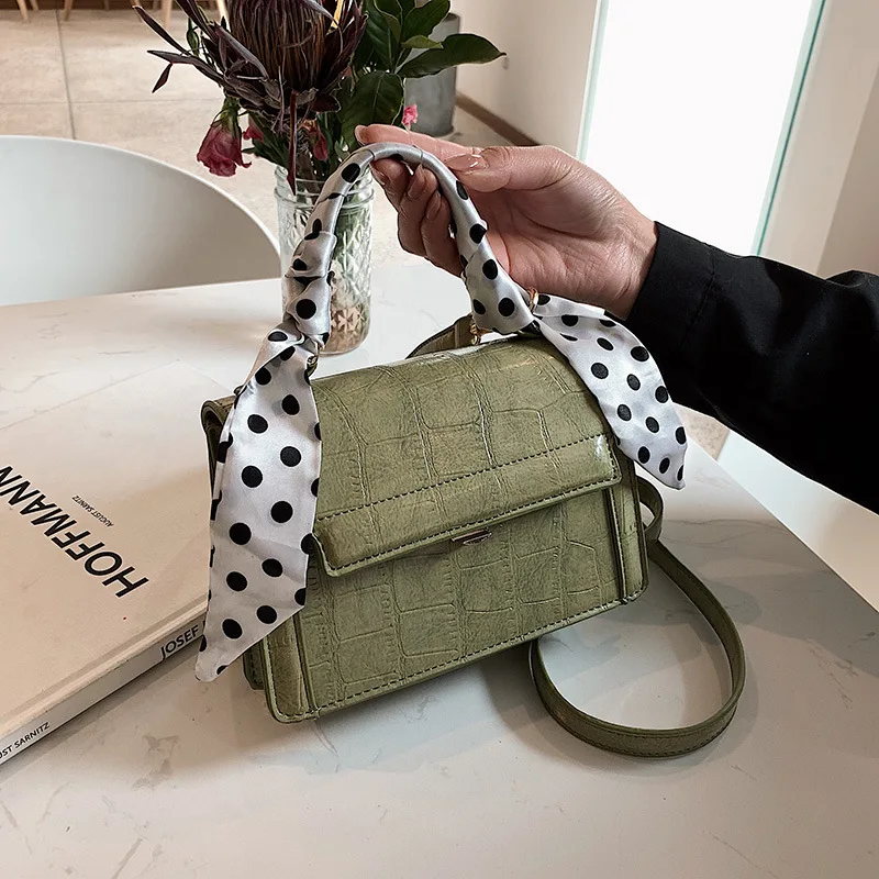 

Xiaobao Girl New Crocodile Style Silk Scarf Hand Flapping Bag Single Shoulder Slant Bag in Summer of 2019