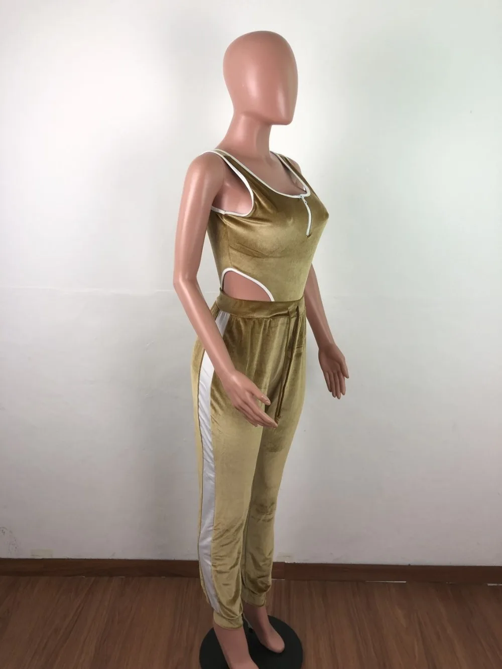 12037931088_2132539483