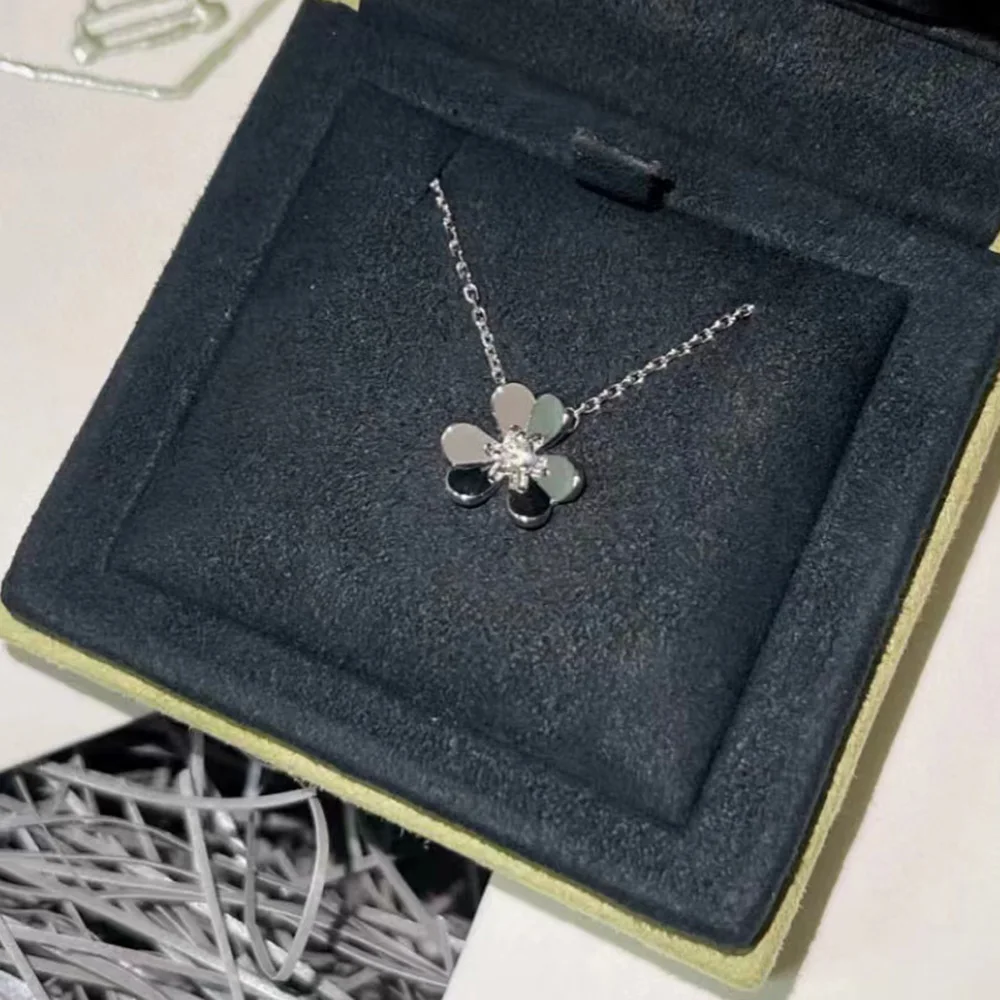 Gold Lucky Grass Necklace For Women S925 Sterling Silver Exquisite Sweet Romantic Fairy Platinum pendant necklace,silver necklace