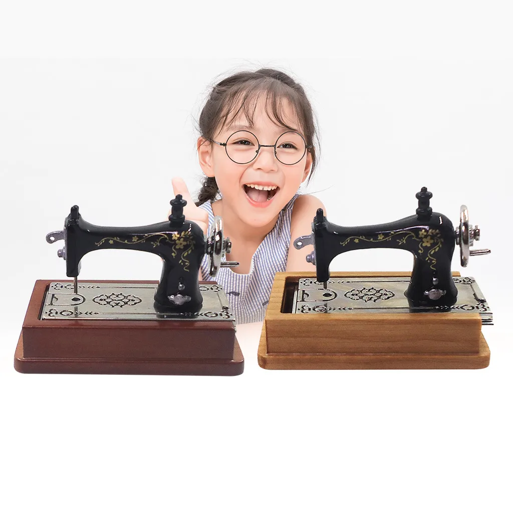 

1: 12/1: 6 Dollhouse Mini Scene Mode Mini Tailoring Machine Pretend Toy Portable Mini Manual Sewing Machine Simple Operation #C