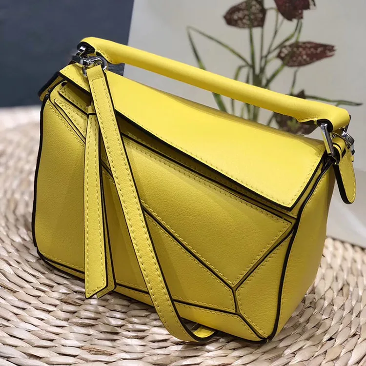 

2019 new summer tide Korean version of the wild Messenger chest women bag wide shoulder strap small pockets ladies bag
