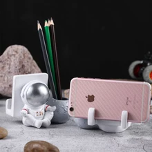 

Resin Astronaut Small Ornament Space Astronaut Model Ornaments Stand Small Silver Room Gifts For Kids Decor Home Decoration