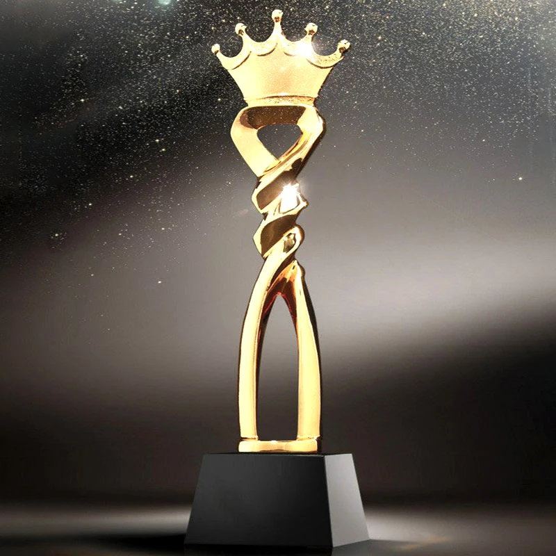 

Customized Crown Trophy 8*8*32cm PVC Gold-plated Souvenir College Sports Competition Awards Ceremony Trophy Craft Cup