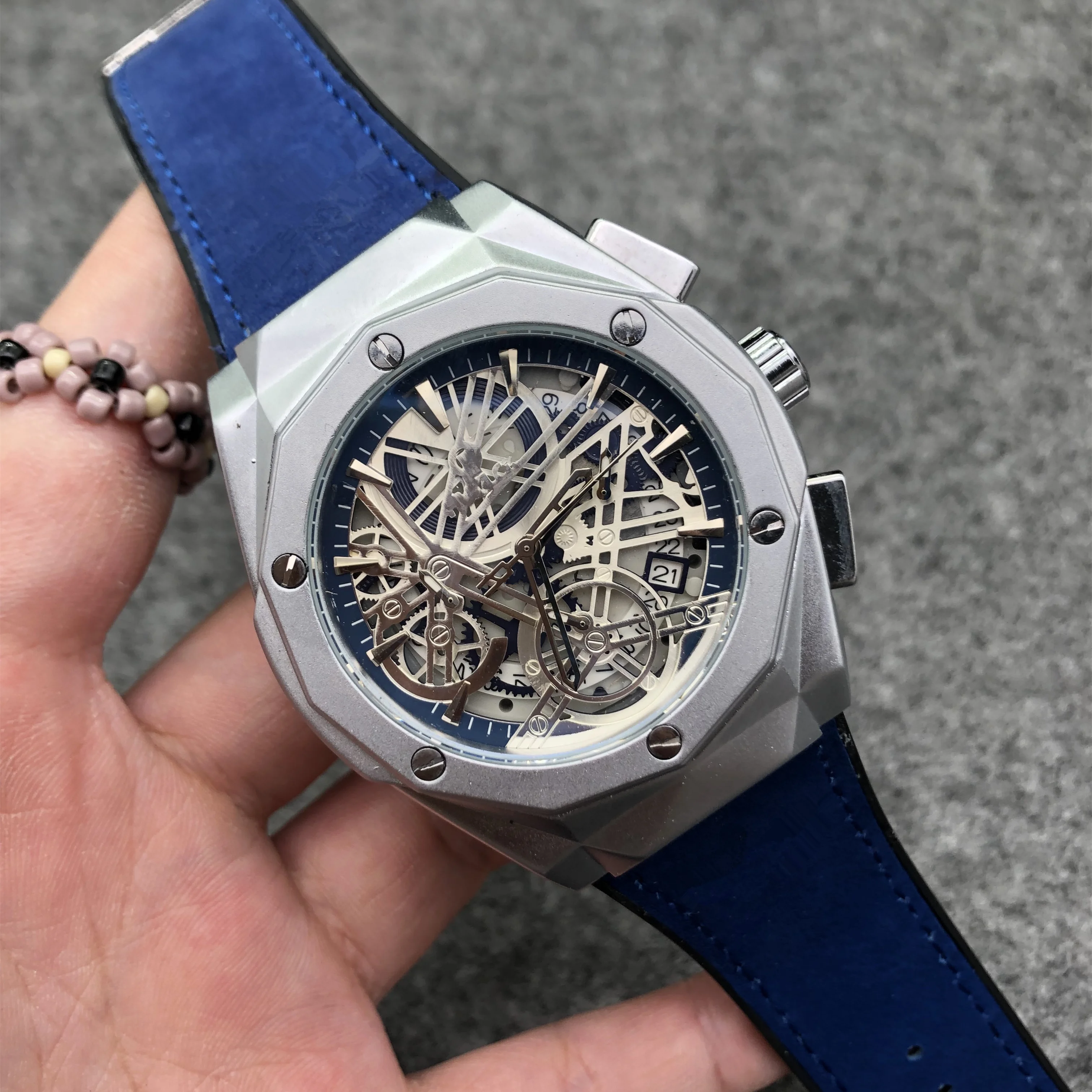 

Fashion Sport Men Watches Top Brand Luxury Cutout Military Quartz Watch Man Casual Waterproof Chronograph Watch Men