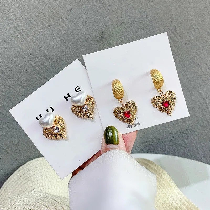 Корейские серьги-подвески в форме сердца с металлическими полыми кристаллами, новинка