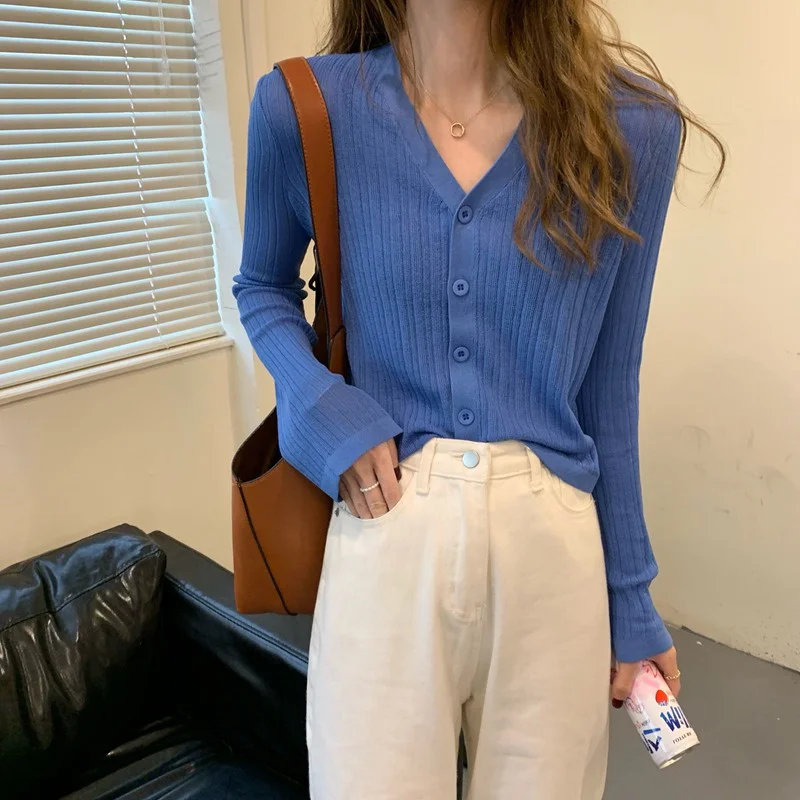 Тонкая трикотажная рубашка с V-образным вырезом для ранней осени верхняя одежда