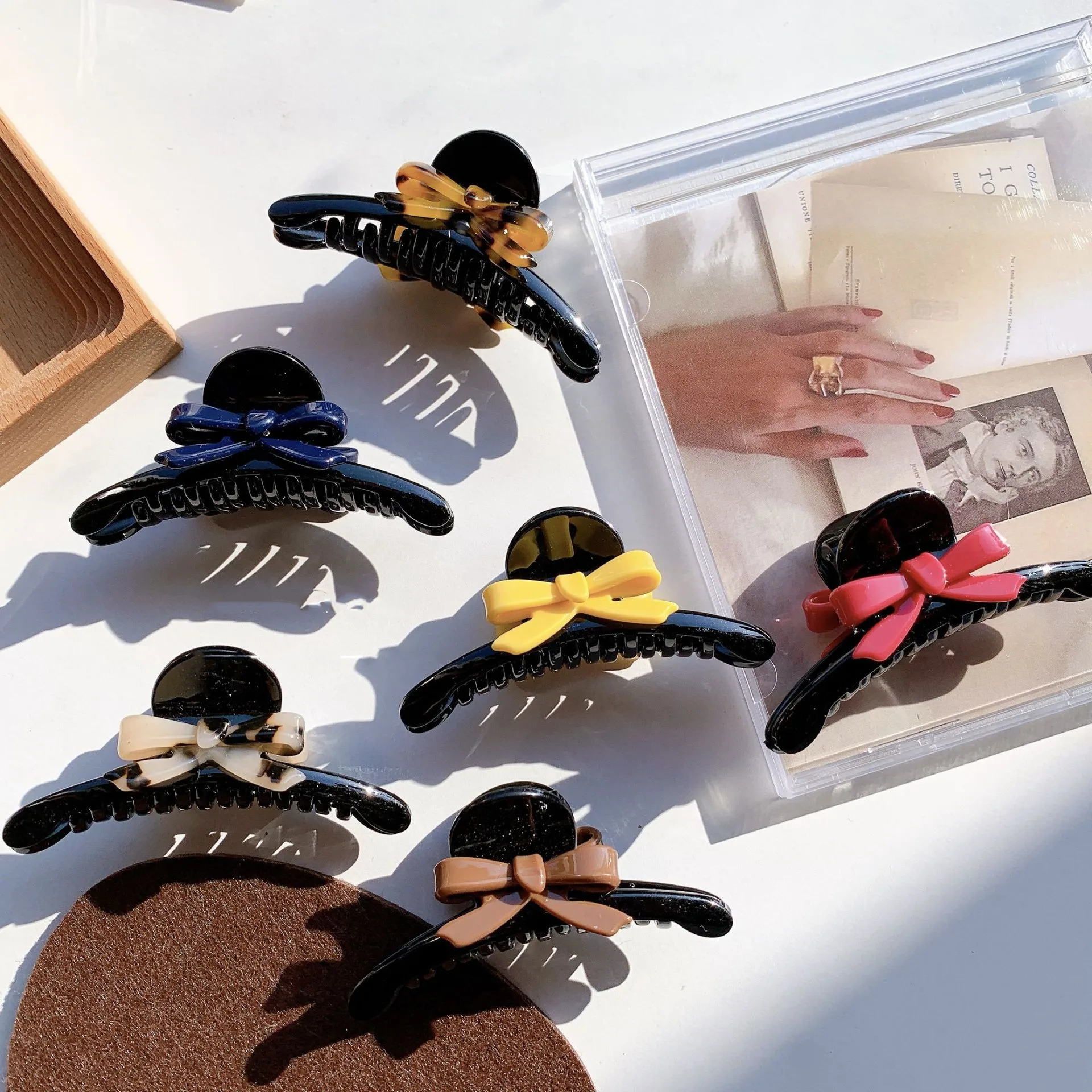 Korean Style Women Girls Sweet Acrylic Bowknot Hair Claw 7.2cm Simple Hair Clip Black Barrette Hair Holder Easy For Hair Styling 1 43 scale display box model car acrylic case transparent dustproof with black base high quality 14cm