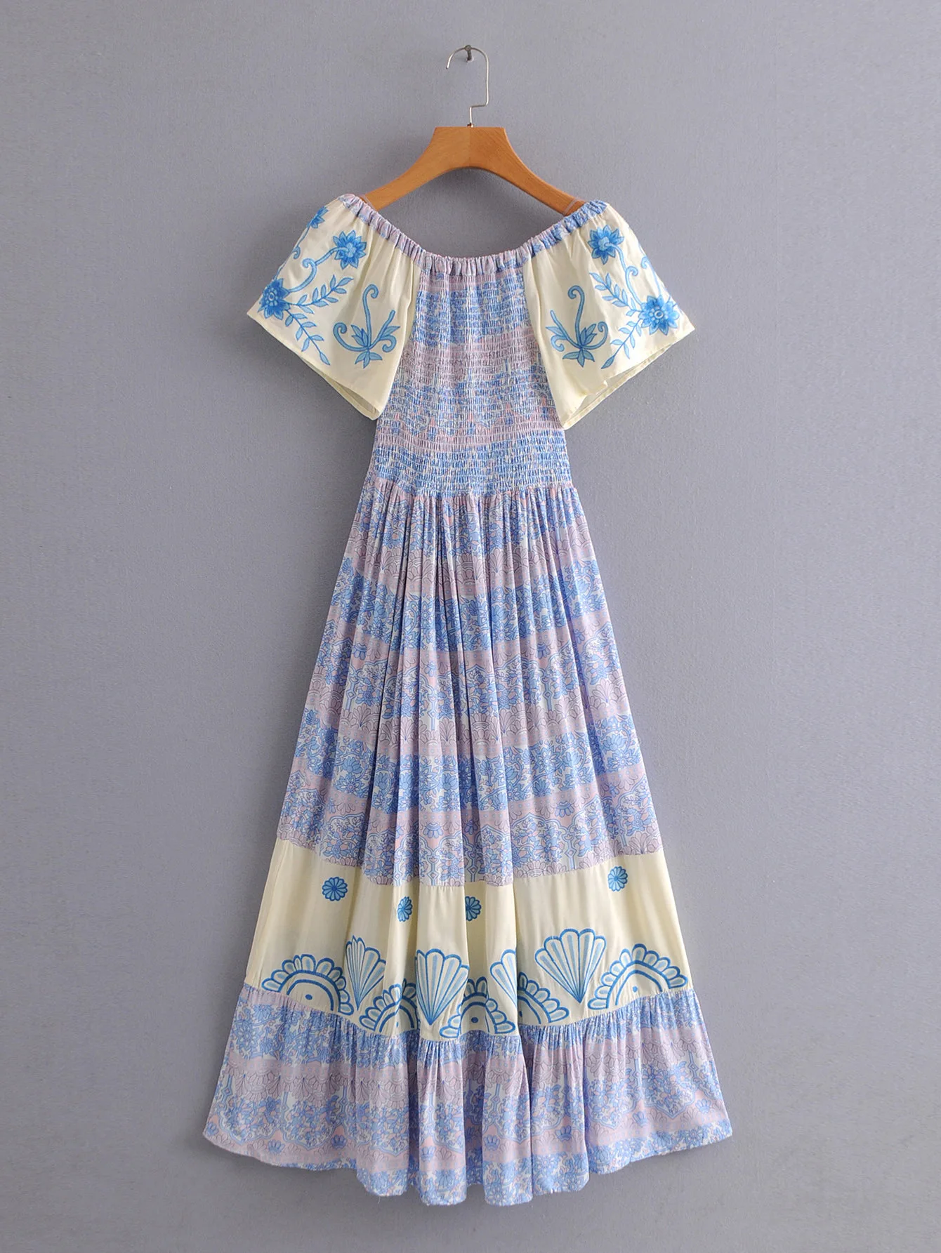 

2019 Western Style Autumn And Winter Women's Dress New Style Embroidery Short Sleeve Beach One-piece Dress
