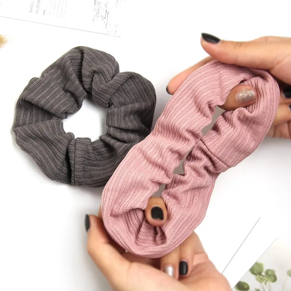 Рисунок 4 - Женская однотонная вязаная повязка