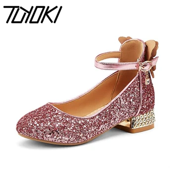 

Tuyoki Size 26-39 Fashion Children Flat Shoes Shiny Upper Metal Buckle Shoes Stylish Crystal Round Toe Dance Party Footwear