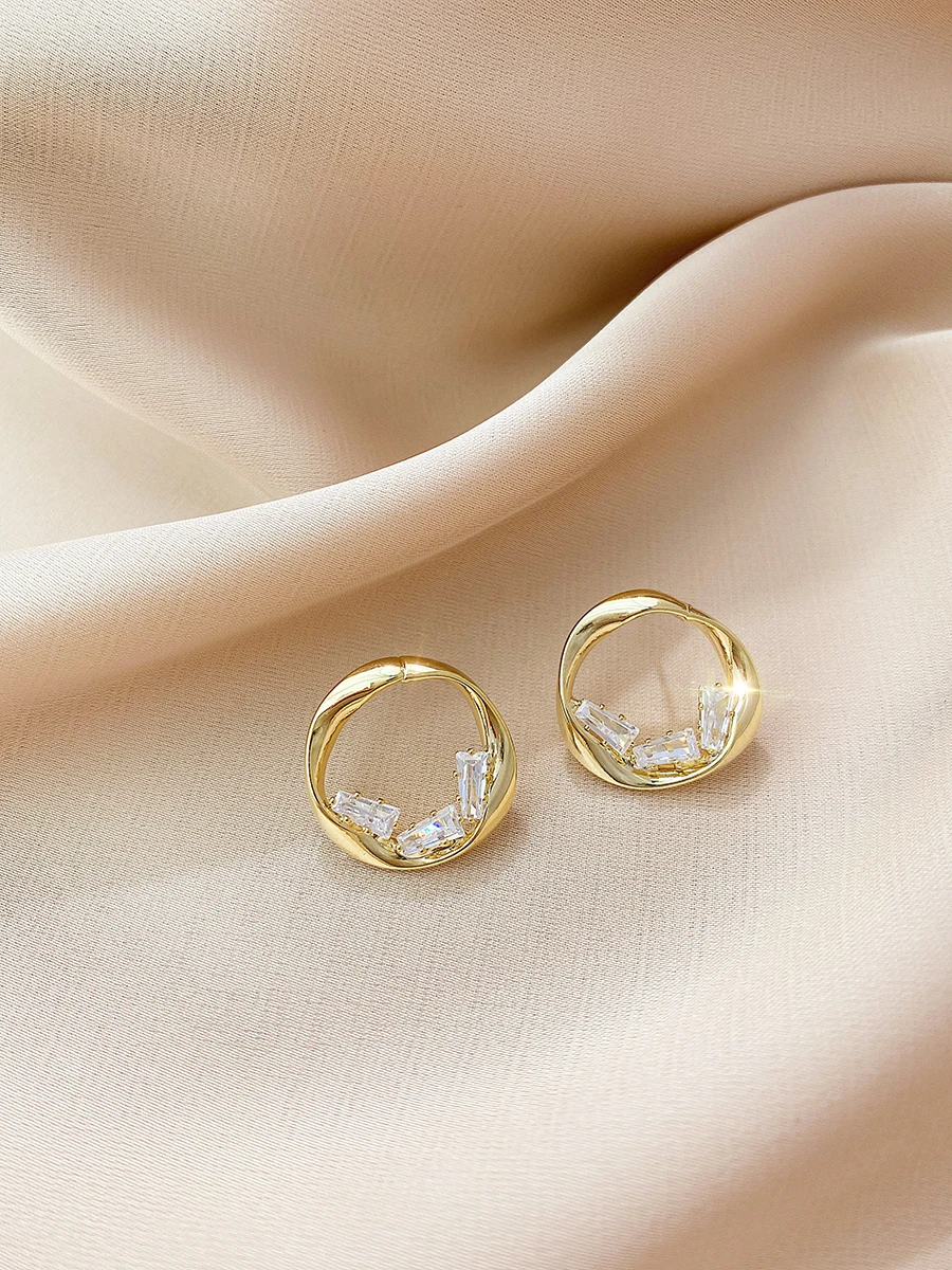 2020 Korea New Design Fashion Jewelry Simple Metal Zircon Earrings Irregular Round Daily White Pair for women | Украшения и