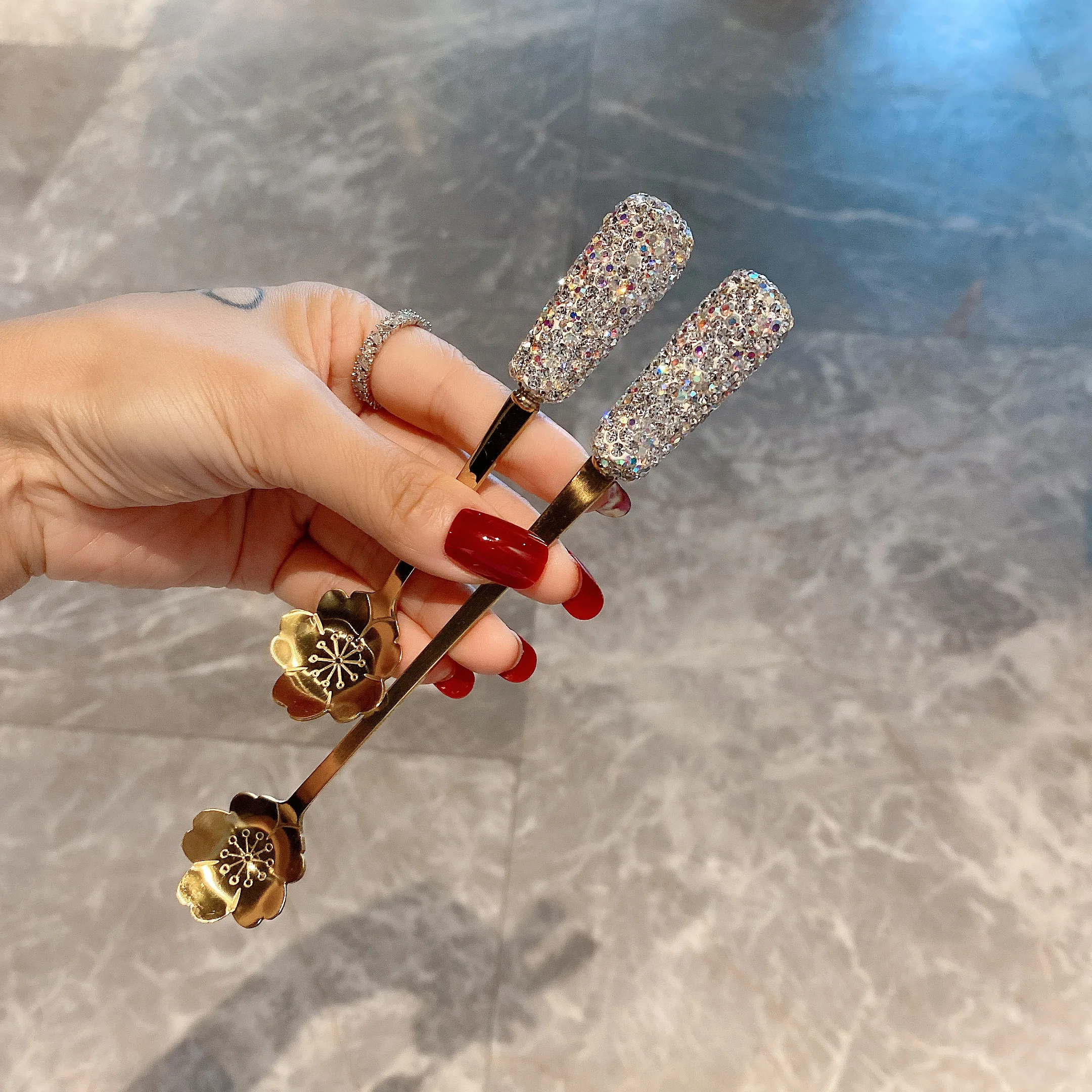 

2pcs Sparkling Sakura Spoon Cherry Blossoms Diamond Spoon Set Milk Coffee Stirring Stainless Steel Tableware Travel Cutlery Set