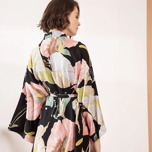2021 Spring New Ladies Silk Satin Thin Robe Comfort Fresh Style Floral Printed Sleepwear Sexy Nightgown Femme Satin Homewear 6