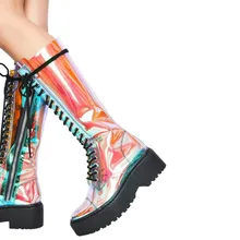 Женские ботинки до середины икры в западном стиле; обувь на танкетке с боковой молнией; прозрачные радужные цвета; блестящая обувь из ПВХ с кристаллами; обувь в стиле панк; большие размеры