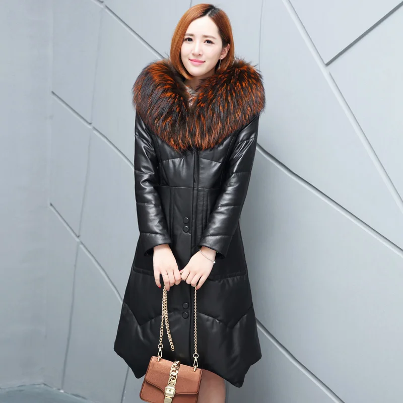 Женская куртка из натуральной кожи с капюшоном и мехом енота толстая овчины в