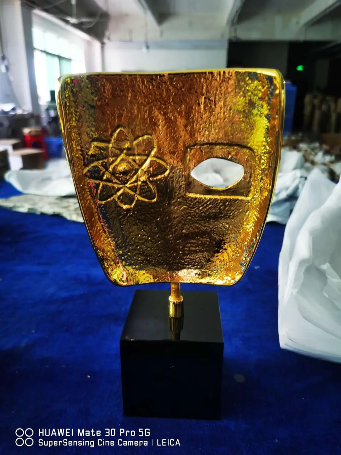 BAFTA Awards, Metal replica BAFTA Awards ,Britsish Academy Film Awards for Celebrations Gif 3