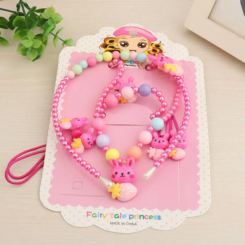 Strawberry rabbit Children's necklace, baby hair clip, princess hair decoration, cartoon head rope, 6 sets of sets, gift boxes - Окраска металла: Strawberry rabbit